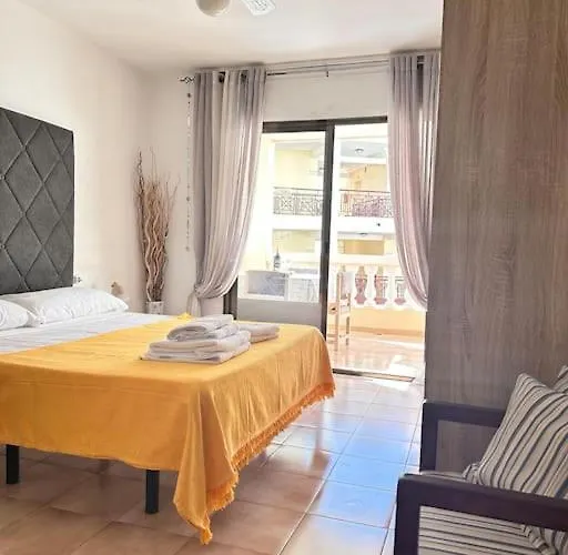 Tina's Home: Charme And Relax Daire Los Cristianos (Tenerife)